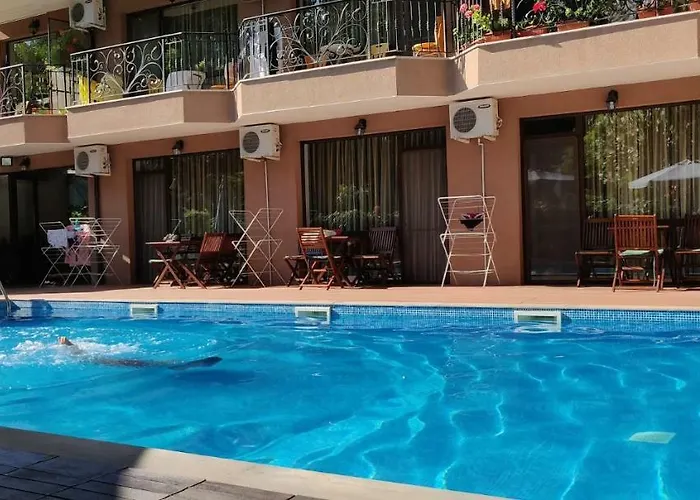 Park And Pool Apostolovi *