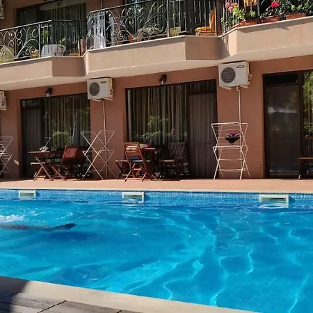 Park And Pool Apostolovi *