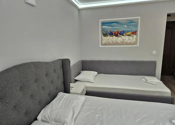 Park And Pool Apostolovi Apartamento