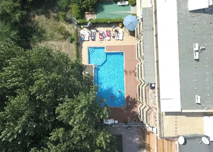 Park And Pool Apostolovi *